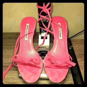 Pink suede Manolo Blahnik sandals 👡